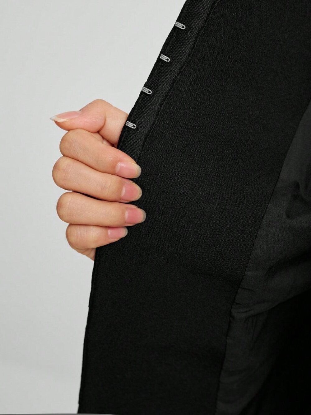 Black Casual Women's Sleeveless Lightweight Jacket - Picture 8 of 8